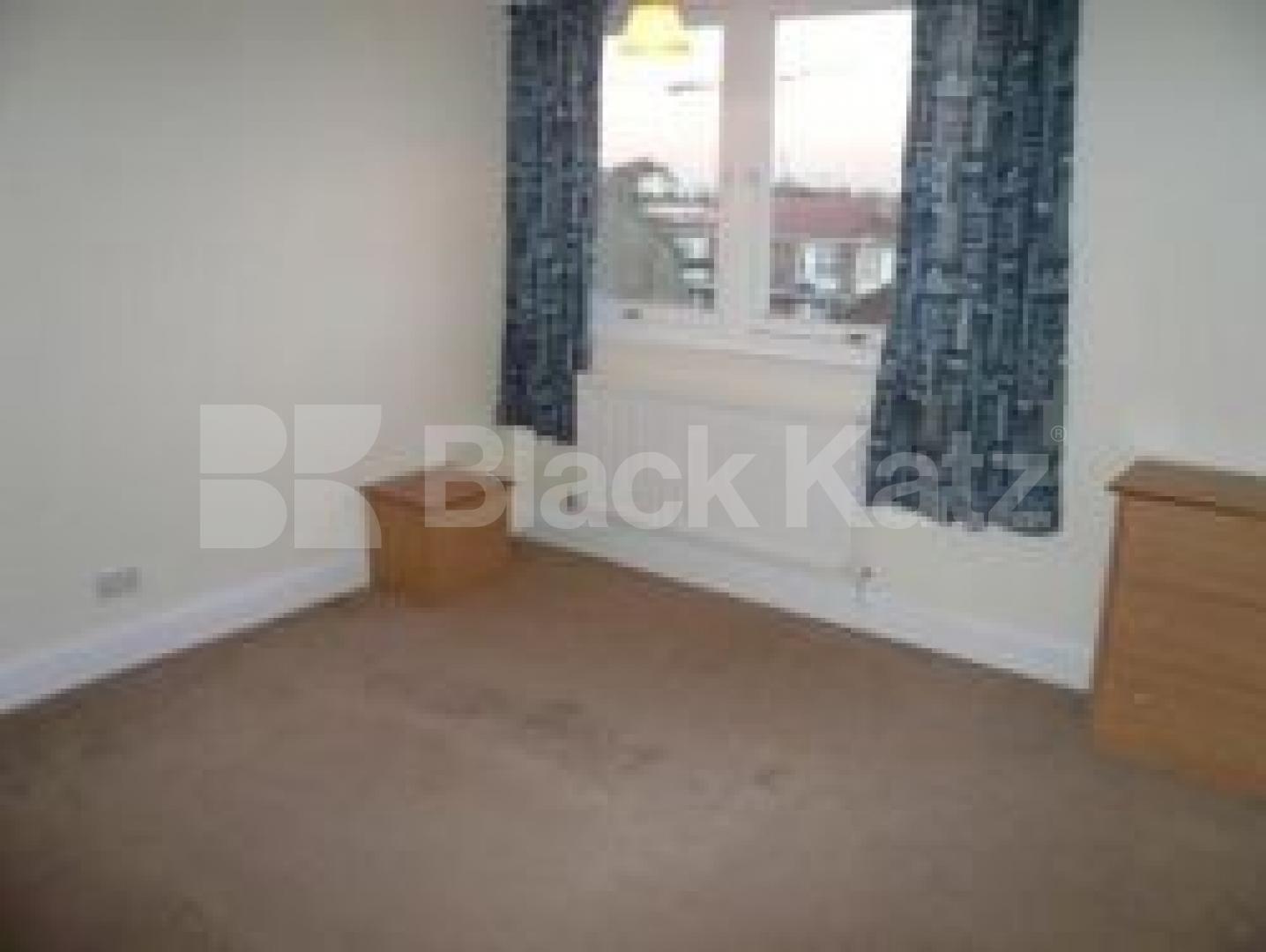 			GREAT FOR SHARERS!!!, 2 Bedroom, 1 bath, 1 reception Flat			 Campsborne Road, CROUCH END N8